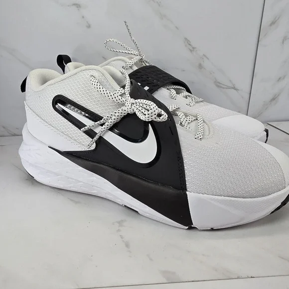 Nike Team‎ Hustle D12 Basketball Shoes White Black Athletic Sneakers New SZ 7Y